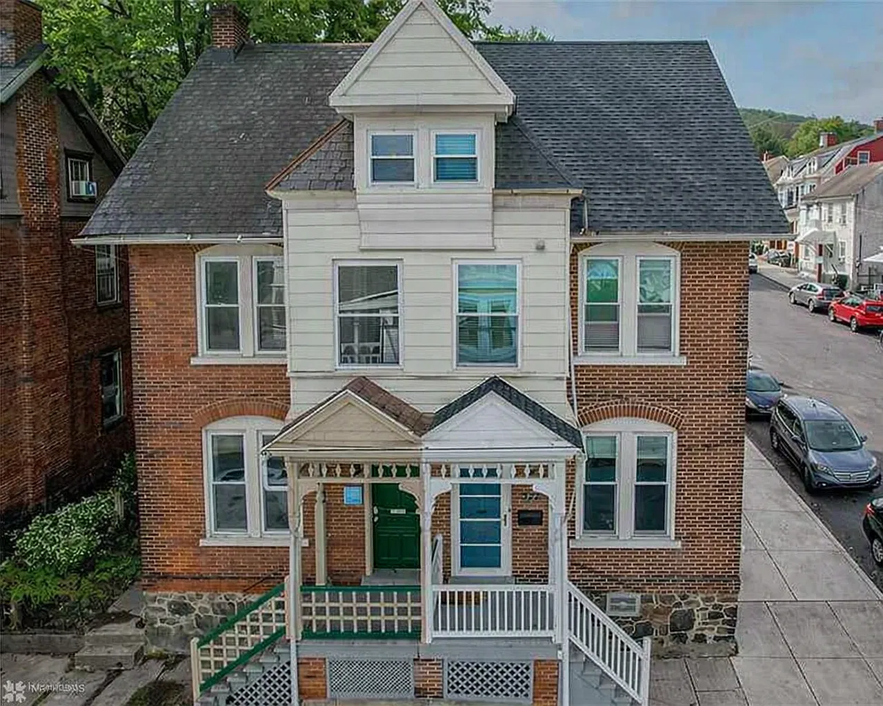 320 West Packer Avenue — Photo 1