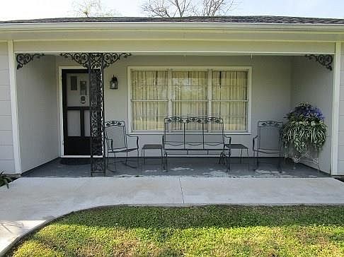 2nd image of 106 Queens Ct
