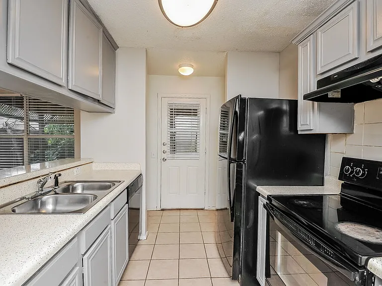 8528 Gatlinburg Dr — Photo 6