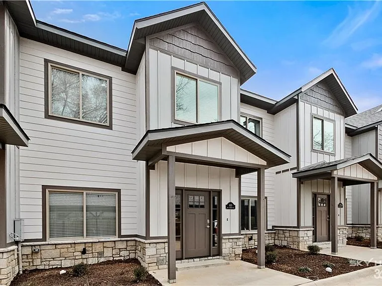 404 NW Retreat Ln — Photo 3