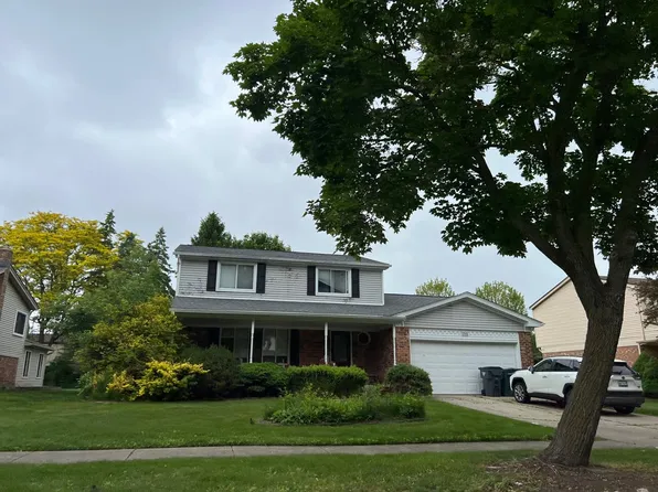 1361 Madison Dr, Troy, MI 48083