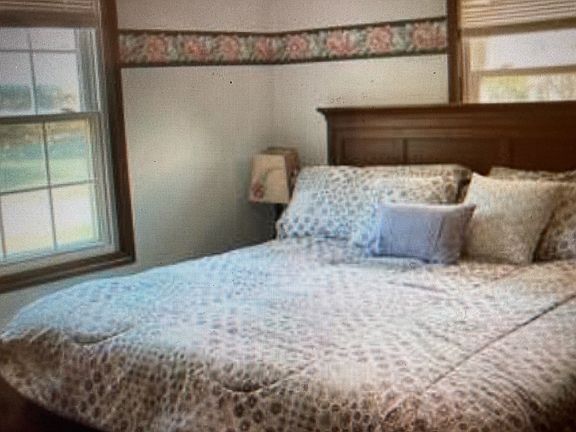 5th image of 572 Royal Crest Dr