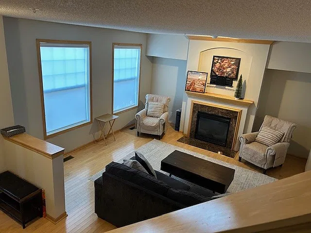 3 bed, 1800 sqft, $3,000 — Photo 2