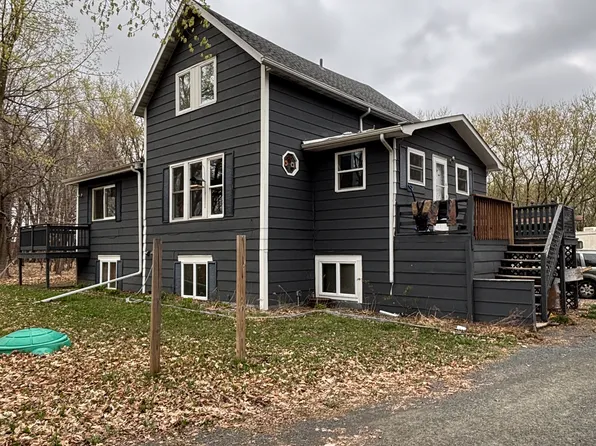 1394 208th St APT D, Saint Croix Falls, WI 54024