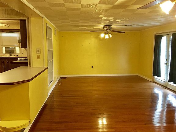 4th image of 812 Elder St