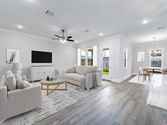 3rd image of 300 Toledano Dr