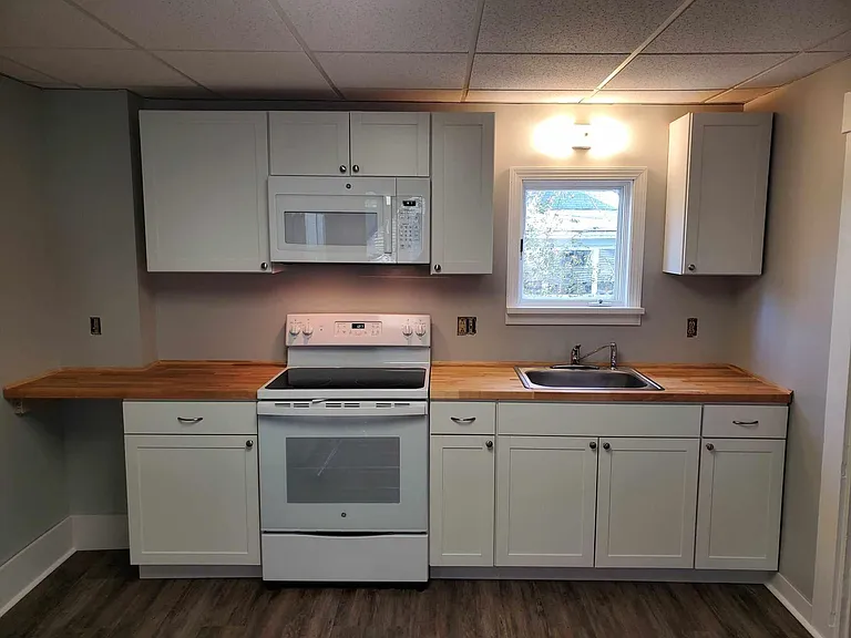 252 Essex St #3 — Photo 4