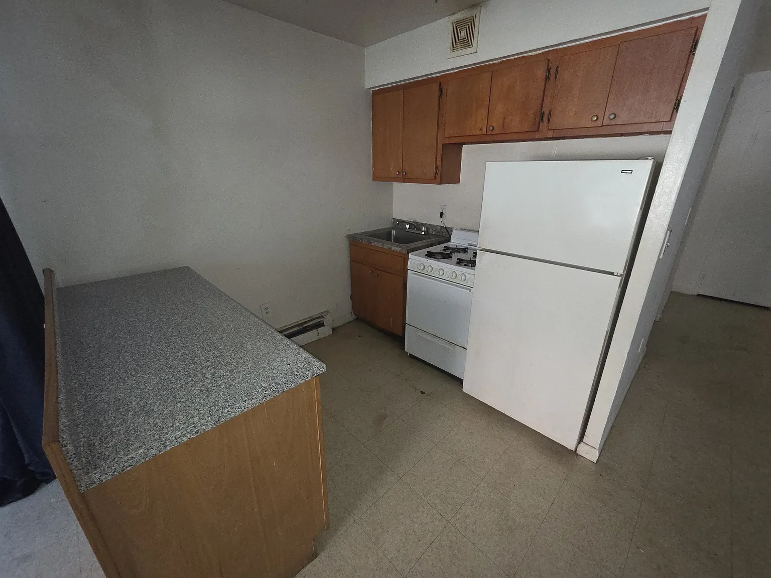 Studio, 750 sqft, $1,600 — Photo 2