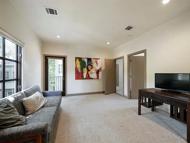 2225 Bolsover St — Photo 31