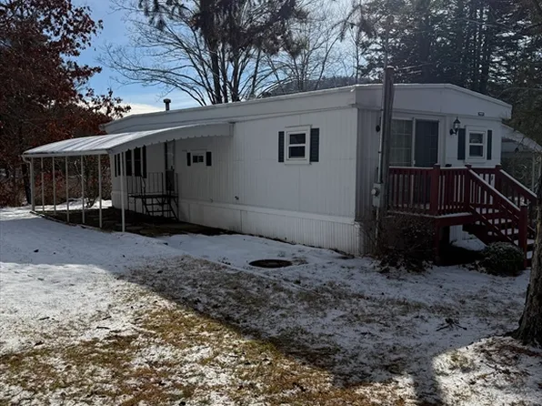 4 Center St, Brimfield, MA 01010