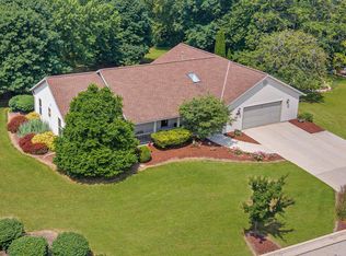 880 Oak Ridge Dr, Plymouth, WI 53073