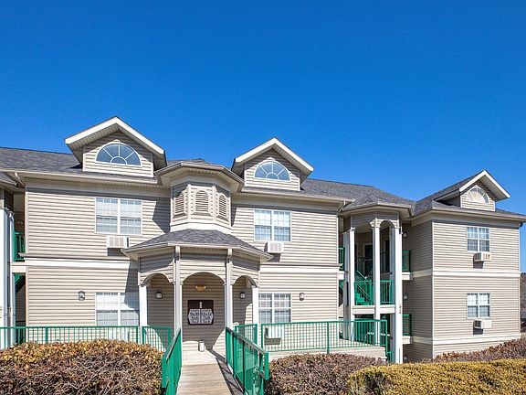 2nd image of 815 Holiday Ridge #I-11