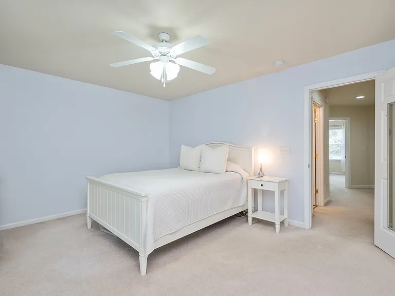 100 Melbourne Park Cir #B — Photo 10