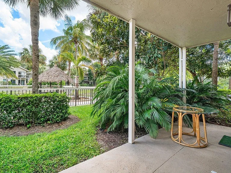 11863 Wimbledon Cir #433 — Photo 33