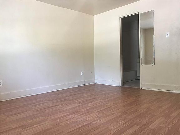 3rd image of 633 N Vernon Ave