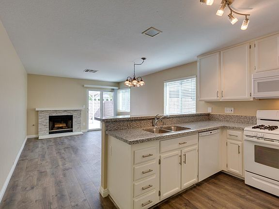 4th image of 4658 Belshire Dr