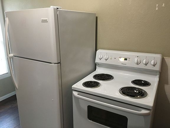 4th image of 1322 Marine Dr