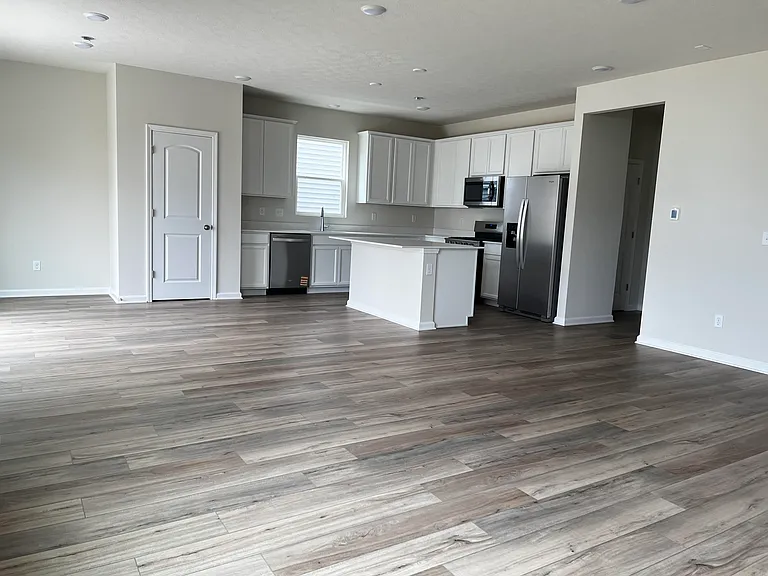 3807 Sterling Dr — Photo 4