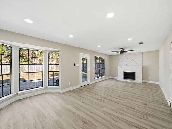 3rd image of 22 Cricket Hollow Pl