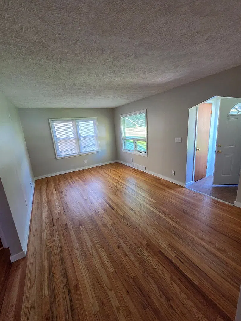 4 bed, 2 bath, 1 car garage with a fenced in backyard! — Photo 3