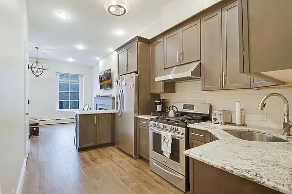 Rented by Twyford Real Estate | media 13