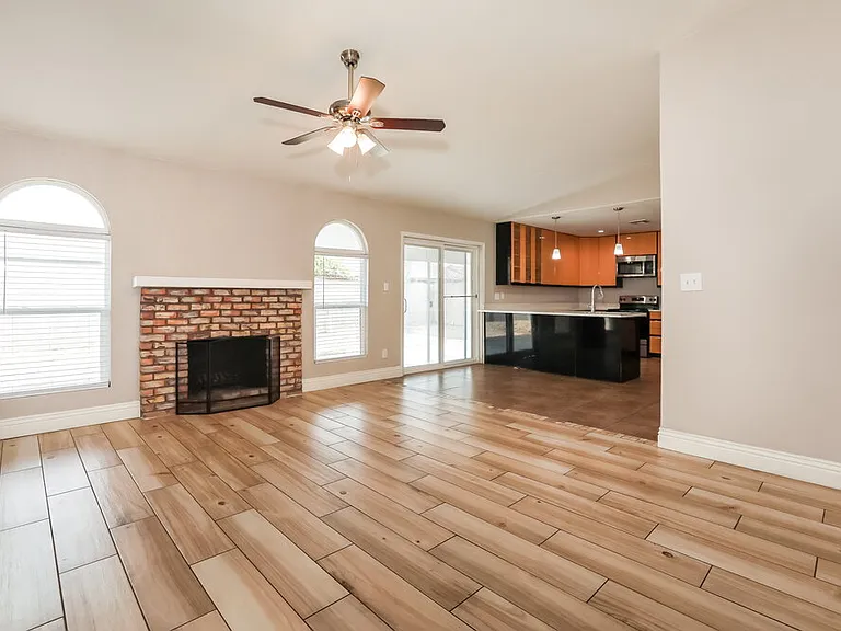 631 W Lindner Ave — Photo 7