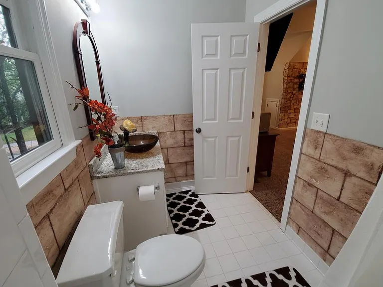 1435 Hedgewood Ln NW — Photo 5