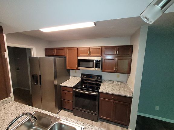 5th image of 8831 Eagleview Dr APT 2