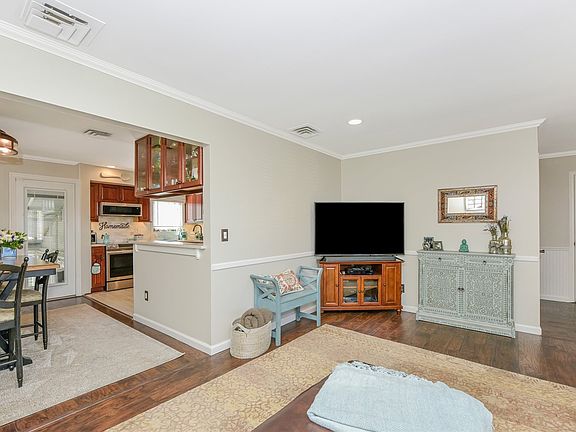 4th image of 2308 Oakdale Ave