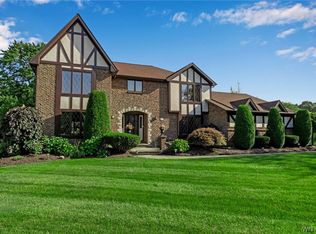 27 Timberlane Dr, Williamsville, NY 14221