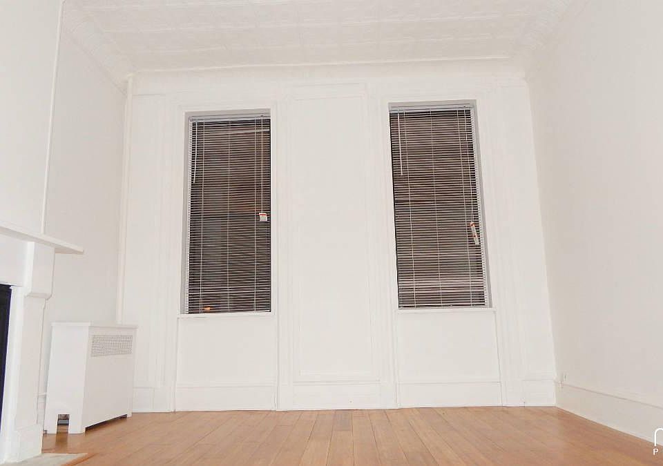 1st image of 3134 Greenpoint Ave APT 2R