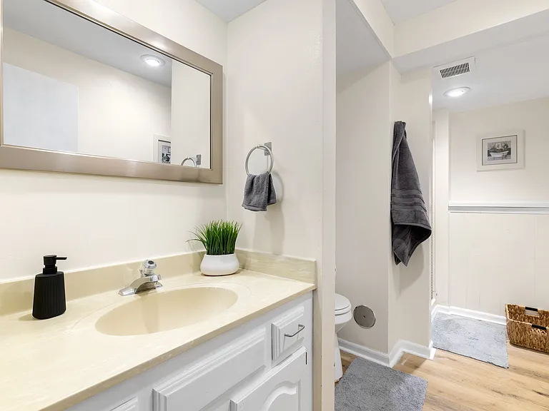 625 Robert Ave — Photo 23