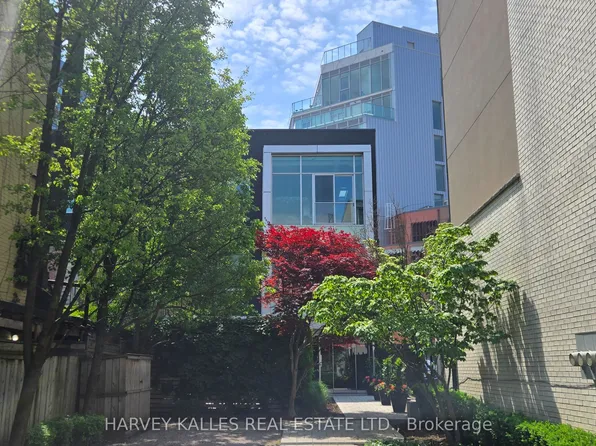 113 Dupont St #201, Toronto, ON M5R 1V4