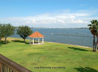 107 Twin Oaks Way, Kemah, TX 77565