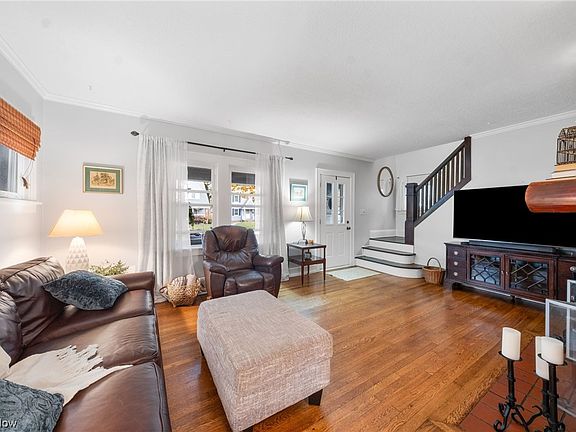 5th image of 27000 Shoreview Ave