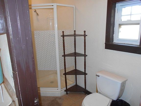 4th image of 632 Dunn Ave