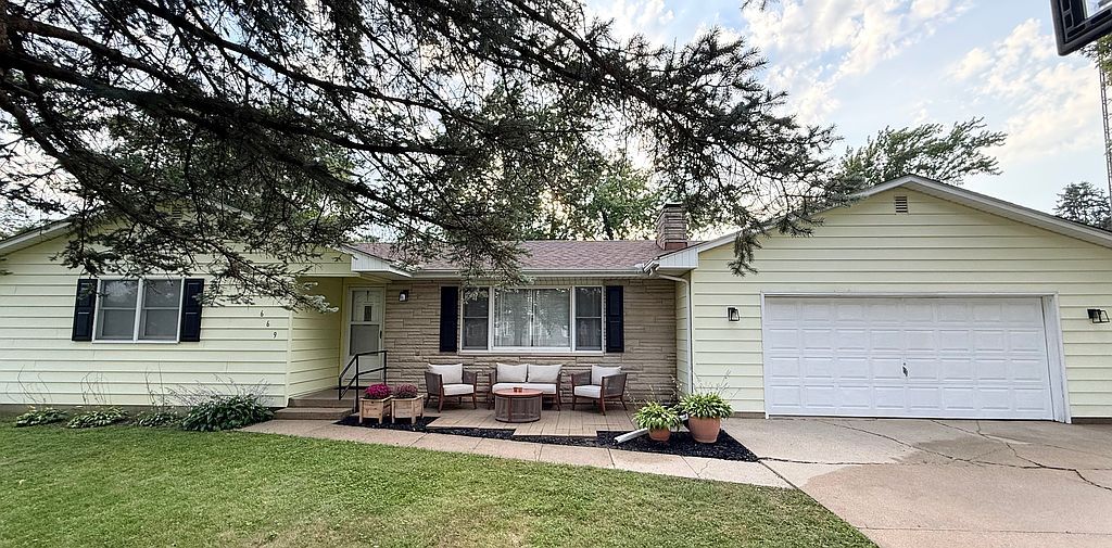 669 Terrace Dr - Property Image