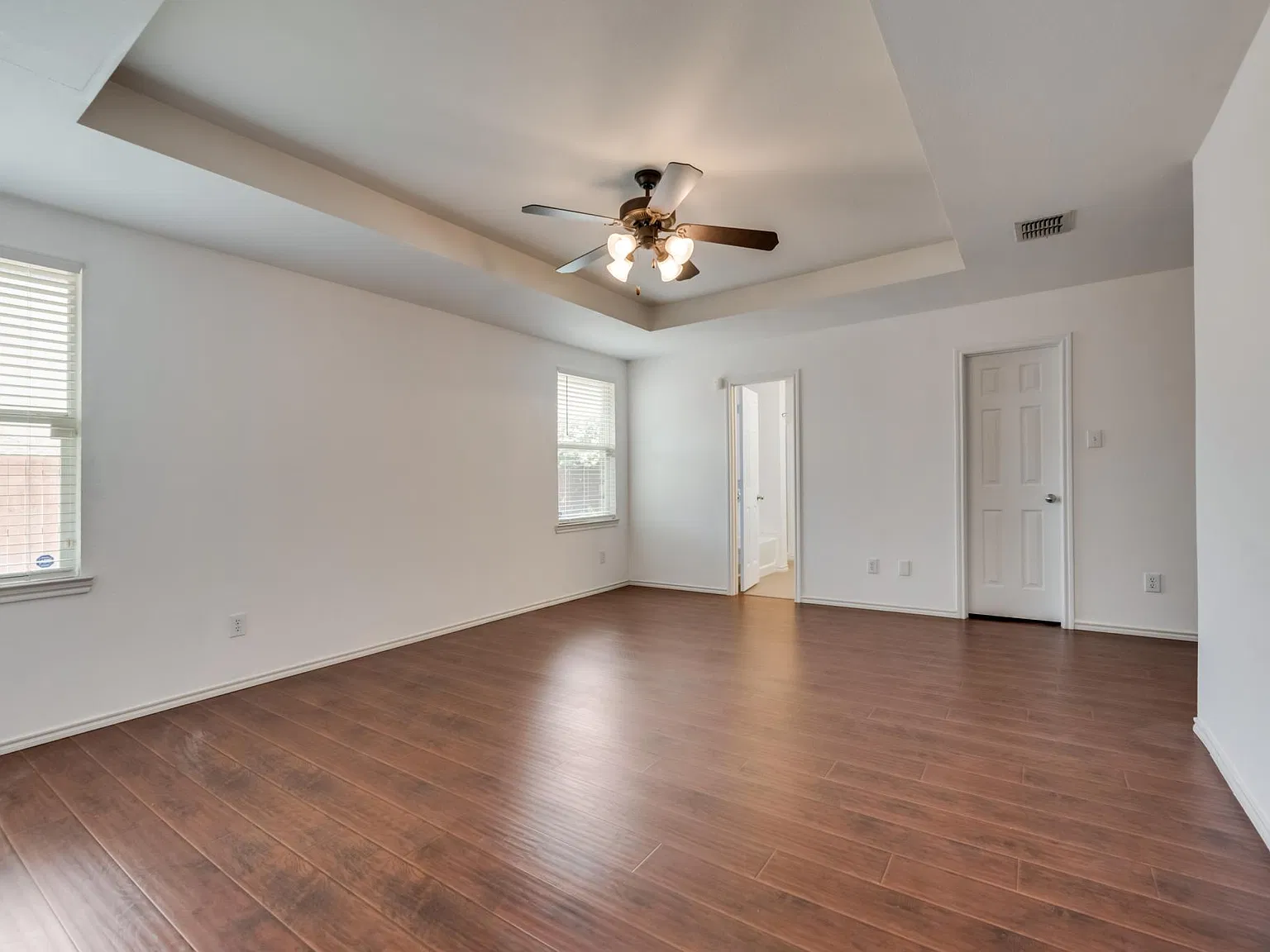 3 bed, 1883 sqft, $2,400 — Photo 1
