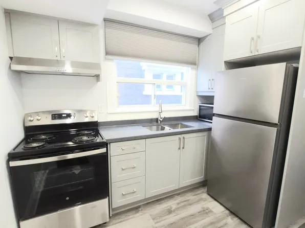 137 Glenmore Rd, Toronto, ON M4L 3M2
