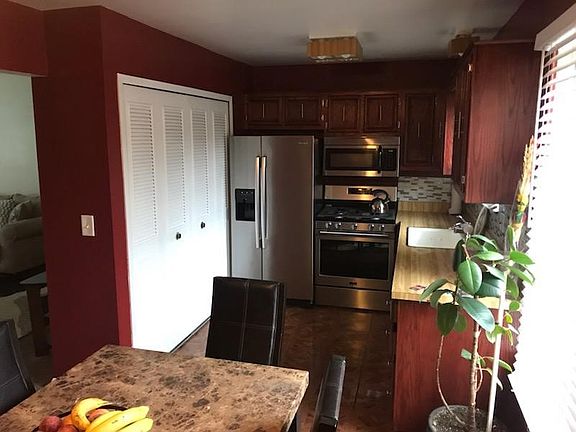 3rd image of 29429 Scarborough Dr