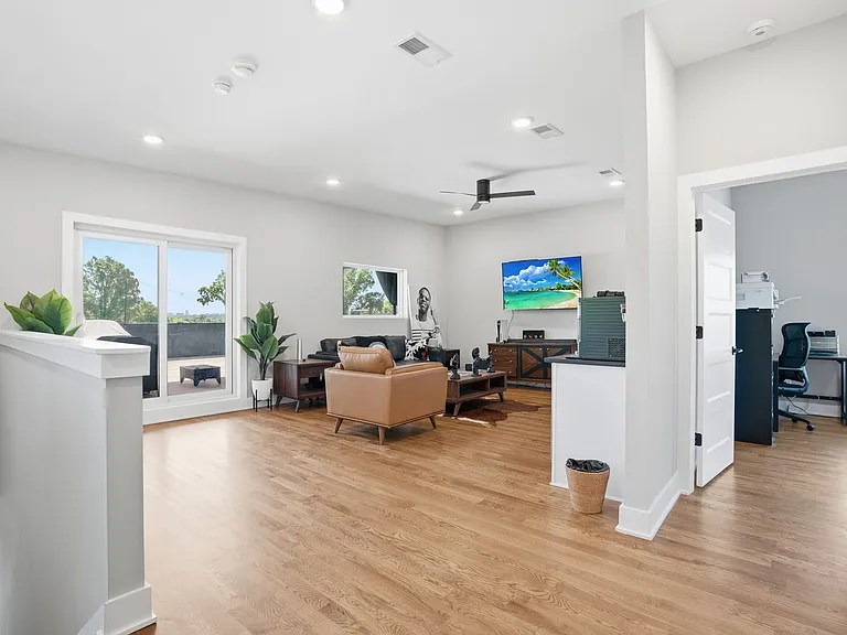 1911 Hailey Ave — Photo 5