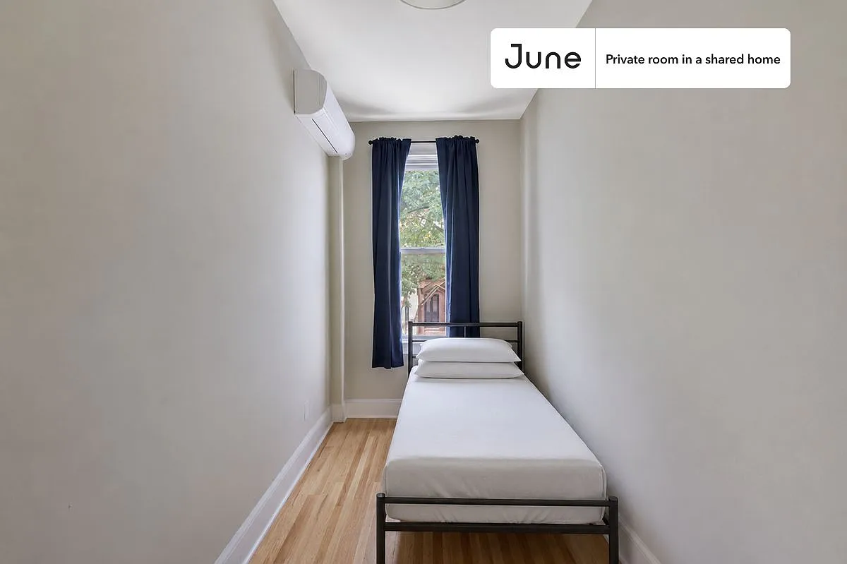 Full bedroom in 5 bed/2 bath home in Sunset Park #586 D — Photo 1