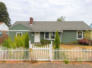 2521 Gardens Ave, Reedsport, OR 97467