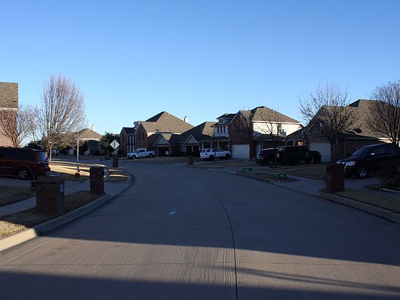 4th image of 616 Bur Oak Dr