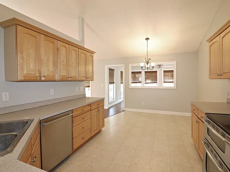 195 Russet Ct — Photo 16