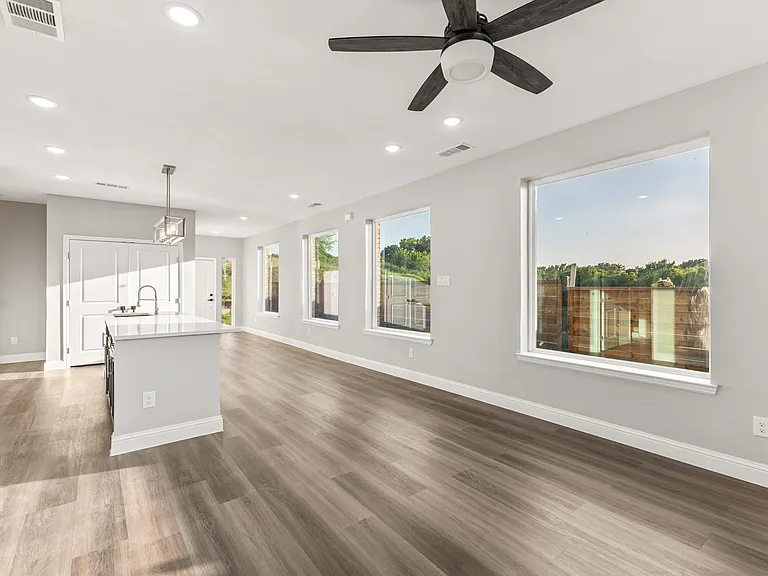 825 Premier Pkwy — Photo 7