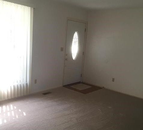 Livingroom with new carpet