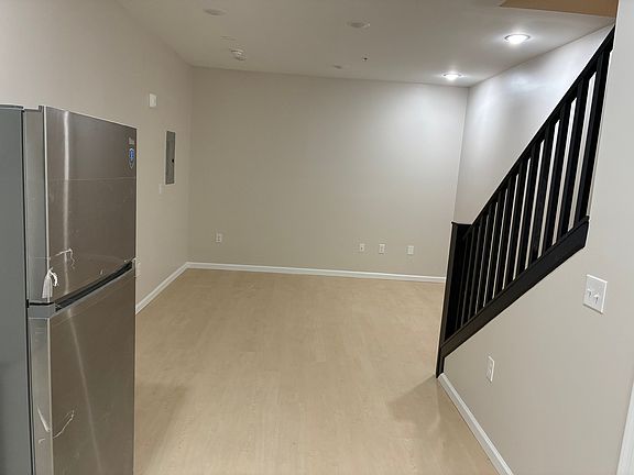 2nd image of 3900 Roland Ave #24