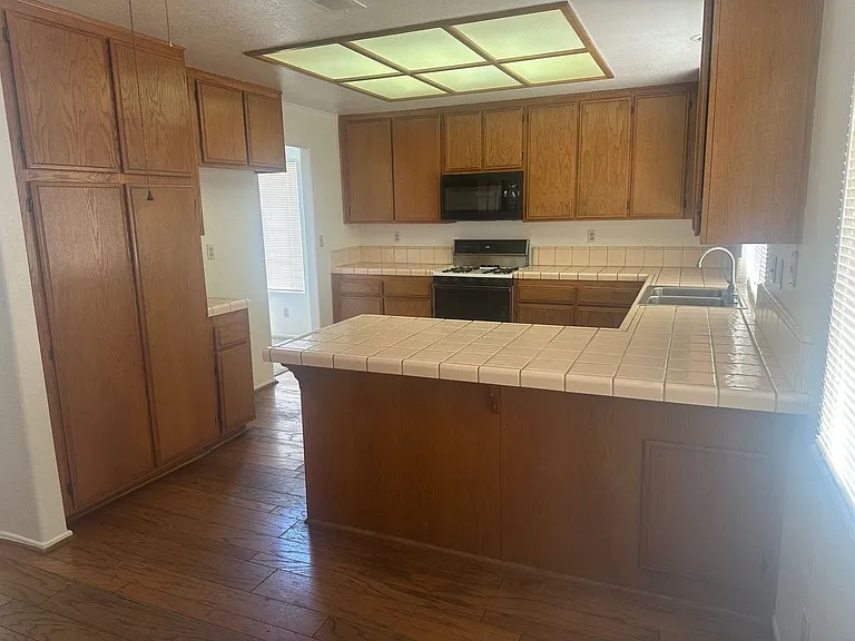 14333 La Crescenta Ave — Photo 10