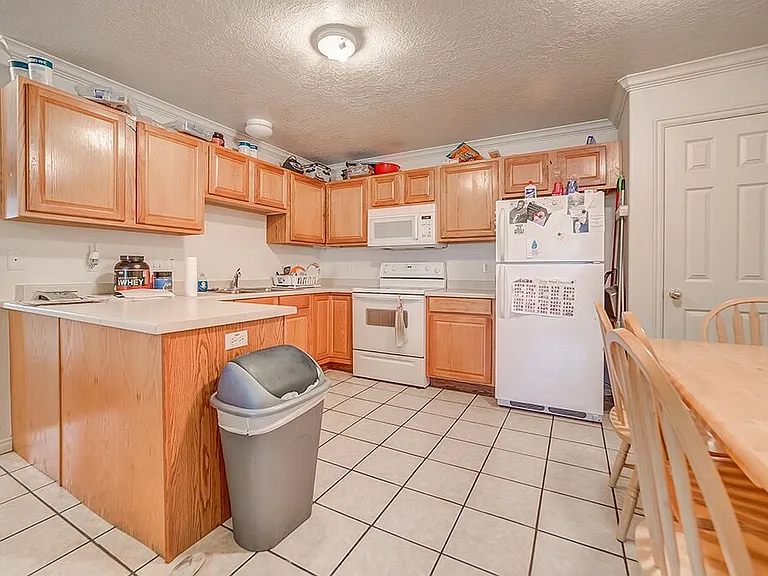 539 N University Ave #201 — Photo 2